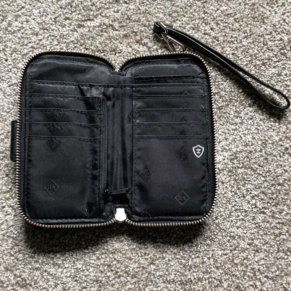 Vera Bradley iPhone 7 (and similar) wristlet - Picture 3 of 3